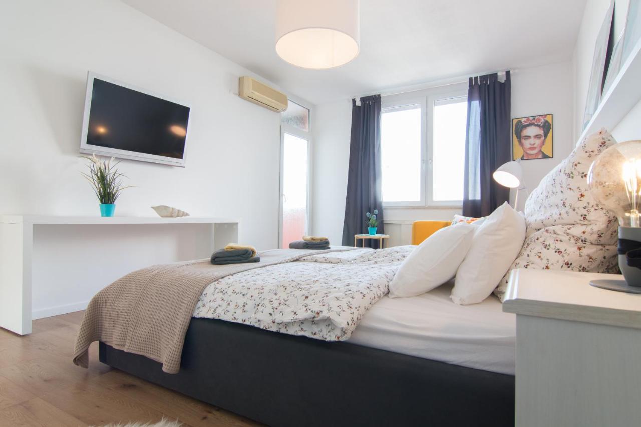 Harbour-Apartment With Sea View And Parking Spot 普拉 外观 照片
